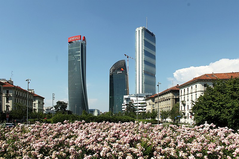 veduta delle tre torri del quartiere citylife a milano